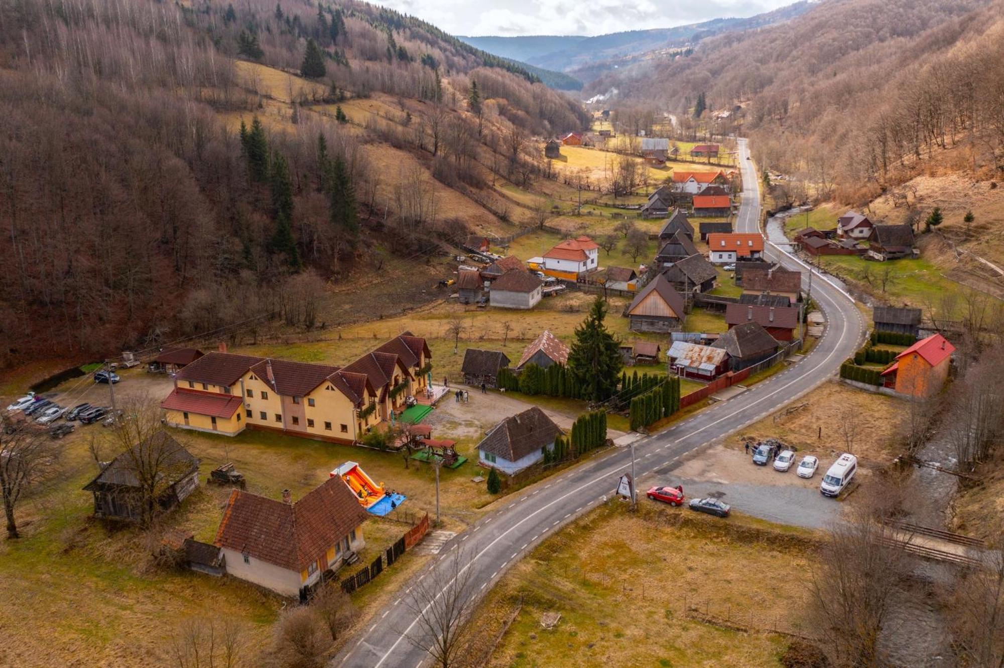 Green Mountain Resort Scrind-Frăsinet 外观 照片